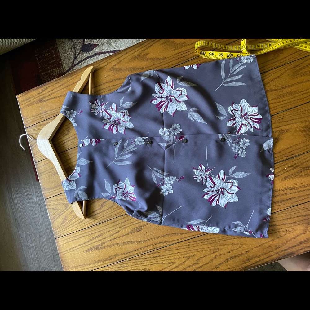 Loft Sleeveless floral print gray NWOT top size XS - Picture 7 of 10